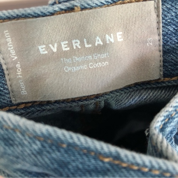 EVERLANE Women's Light Wash Denim Shorts Raw Hem Disstressed Size 23 - Picture 6 of 11